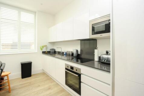 Randall Place, Gatsby House, UB8 photo 3