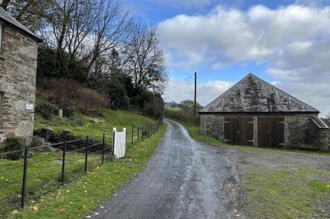 Access road/garage store