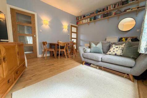 LOUNGE DINING ROOM