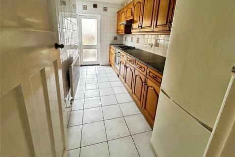 Queen Isabels Avenue, Cheylesmore, Coventry, CV3 photo 4