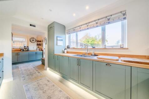 Kitchen / Breakfast Room