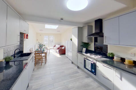8-bed semi-detached on Derby Road, Lenton, Nottingham, NG7 2DZ, £6,587/mo