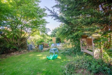 Rear garden pic 2.jpg