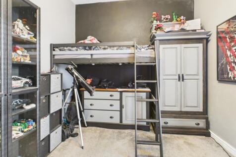 CAM03729G0-PR0189-STILL013