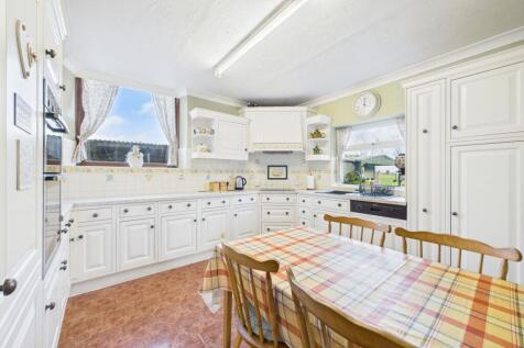 Kitchen / Breakfast Room