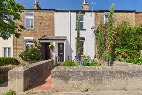 3-bed terraced on Northwall Road, Deal, £1,250/mo