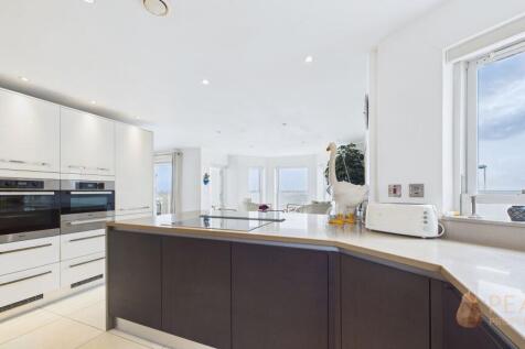 Kitchen / Dining Area