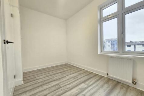 Porters Avenue, Dagenham, Barking And Dagenham photo 4