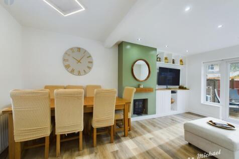 CAM03218G0-PR0535-STILL003