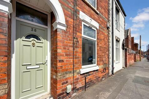 2-bed terraced on Reynoldson Street, Hull, HU5, £775/mo