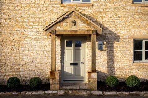 10 - Long Cottage - GL54 4AF - Web.jpg