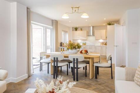 Dandara - Prior's Edge - The Goodwood, Home 18