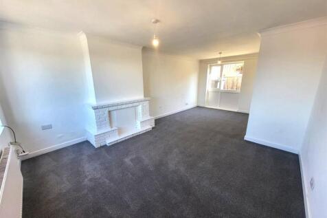Sitting Room/ Dining Pic 1