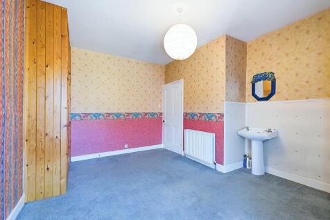 CAM04201G0-PR0017-STILL028