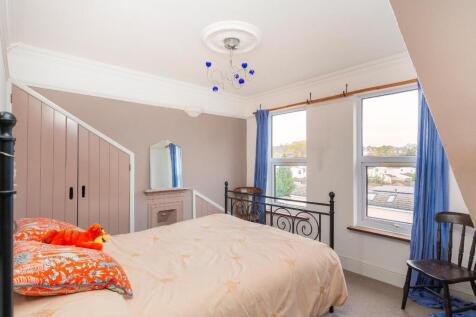 0W1SSE - Bedroom L.jpg