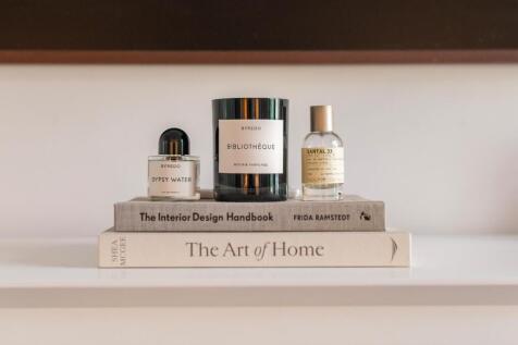 0F1HRE - Bedroom A.jpg