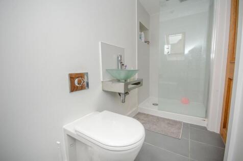 Ensuite 2.jpg
