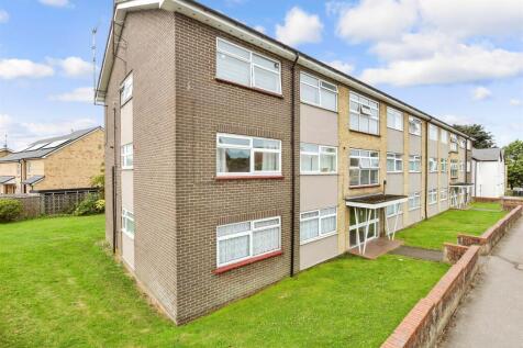 2-bed flat on Banstead Road, Caterham, £1,500/mo
