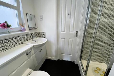 JACK N JILL EN-SUITE SHOWER ROOM