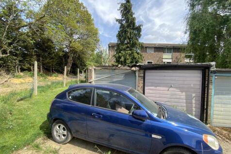 Garage Oakly Close 1.jpg