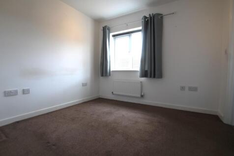 Bluebell Close, Hartshill, Warwickshire photo 5