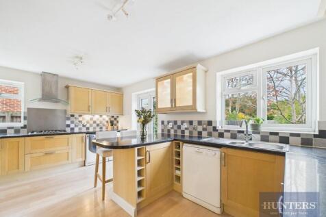 Kitchen / Breakfast Area