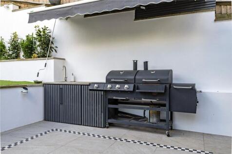 Outdoor Kitchen