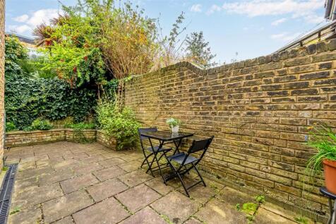 Flat 2 - 11 Goldsmith Road-10.jpg