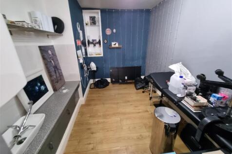 Commercial Property to rent Image 6