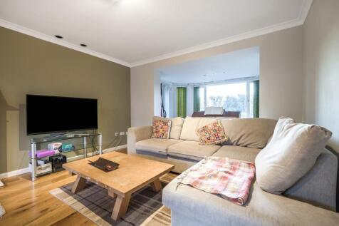 L-Shaped Reception Room