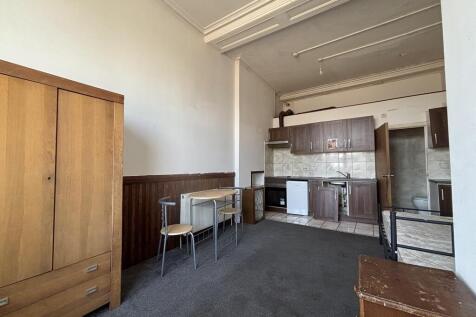 Spacious studio room with high ceilings...