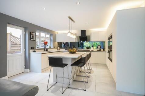 5 bed, 4 bath Detached in Sheffield - Photo 7