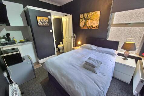 Bedroom/Kitchen
