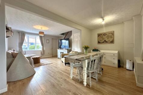 OPEN-PLAN Living Space 319