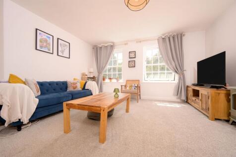 Open Plan Lounge/ Dining Area