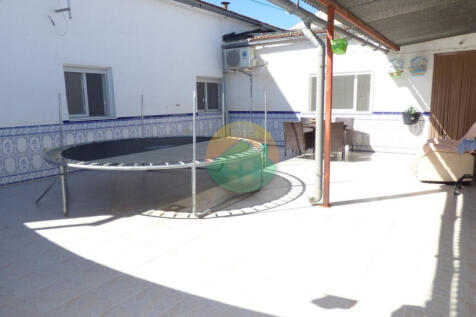 4 Bedroom Semi-Detached For Sale-LCANOVAS07-18