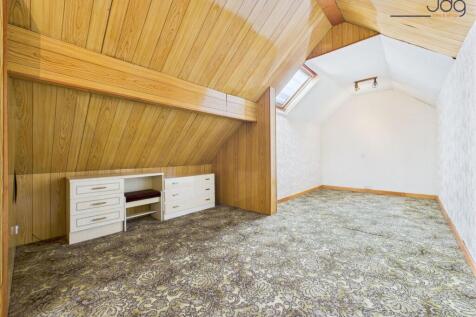 Upstairs Open Plan with plenty of Eaves storage and room for conversion!