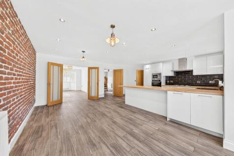 OPEN PLAN LIVING DINING KITCHEN