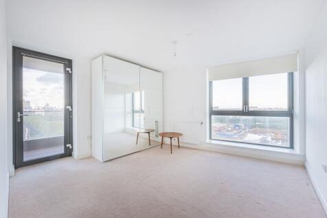 Connaught Heights, Royal Docks, London, E16 photo 4