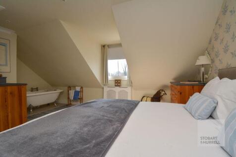 Bedroom 1 to Bath 