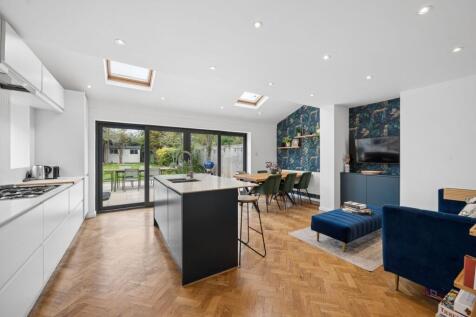 Kitchen/dining/living room