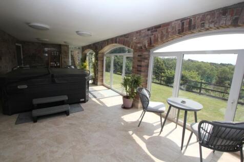 Indoor/Outdoor Room with Hot Tub