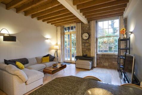2 Bedroom Flat in HX4 0HG