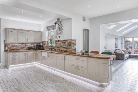 Quality Fitted Kitchen