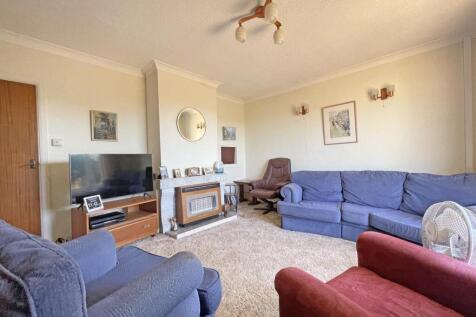 Rawling Close 14 - Lounge.jpg