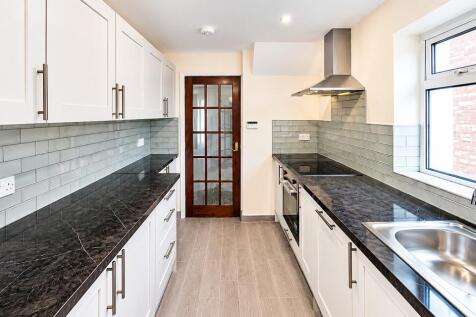Longwood Crescent, Alwoodley, Leeds photo 3