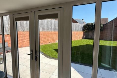 7 Salvadori Gdns - Patio Doors 2.jpg