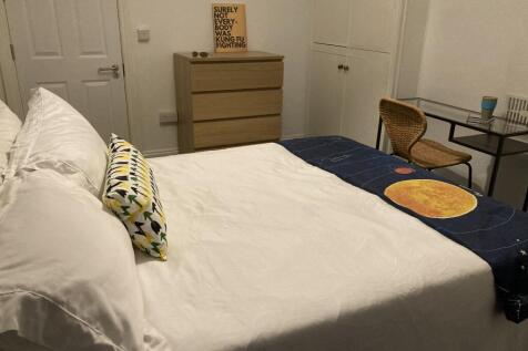 Room 6 at £650 pcm