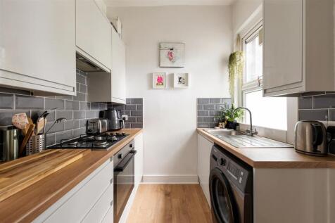 Carisbrooke Road, E17