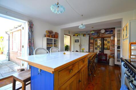 Kitchen / Dining Roo